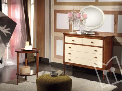 Com 5 drawers