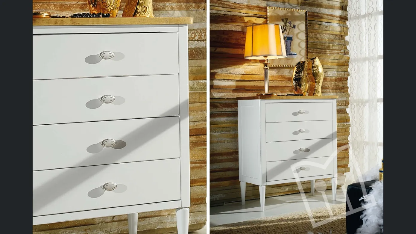 Chest of drawers in white lacquered wood
