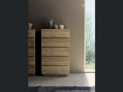 Wooden chest of drawers